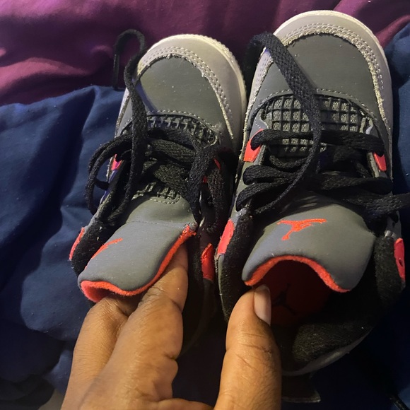 Jordan4 red black gently used great condition - Picture 3 of 3